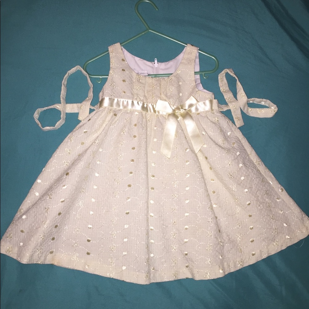 Soft Yellow Sleeveless Dress